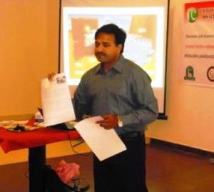 Teacher Training Program Alumnus Arfan Lodhi conducting the first day of the workshop in Bahawalpur on October 11, 2013.