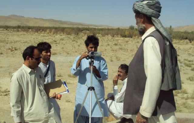 Participants learn framing and angle techniques from alumnus Dawood Tareen