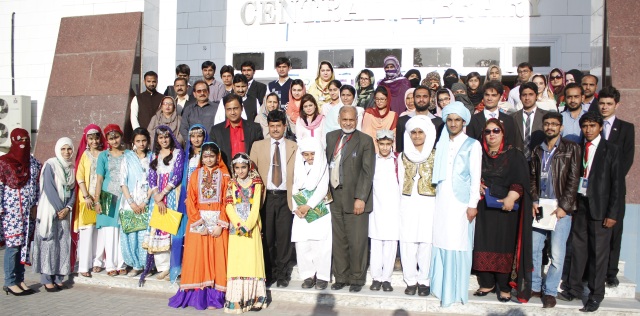 Chief Guests, Teachers, Organizers and students of the ‘Mashal-e-Rah’ project at its closing ceremony