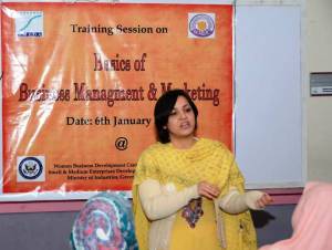 IVLP Alumna Nabila Safdar delivers a lecture on “Basics of Business Management and Marketing” during the Crafts Bazaar.