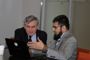 Fulbright Alumnus Dr. Zeeshan-ul-Hassan Usmani showing the software to Former U.K Prime Minister Gordon Brown 