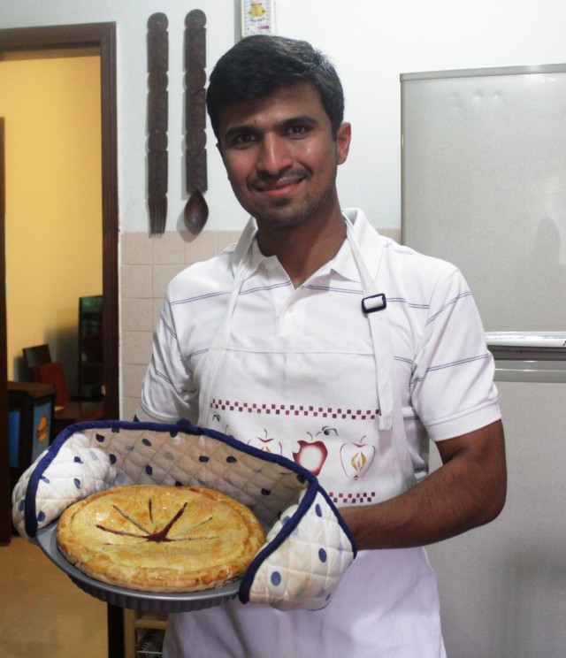 Fulbright Alumnus Azhar Zaheer with a freshly baked pie